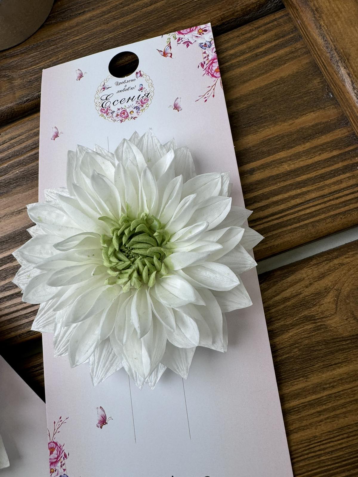 Прикраси для волосся. Резинка "Жоржина" білий з зеленим 12-2710-1651