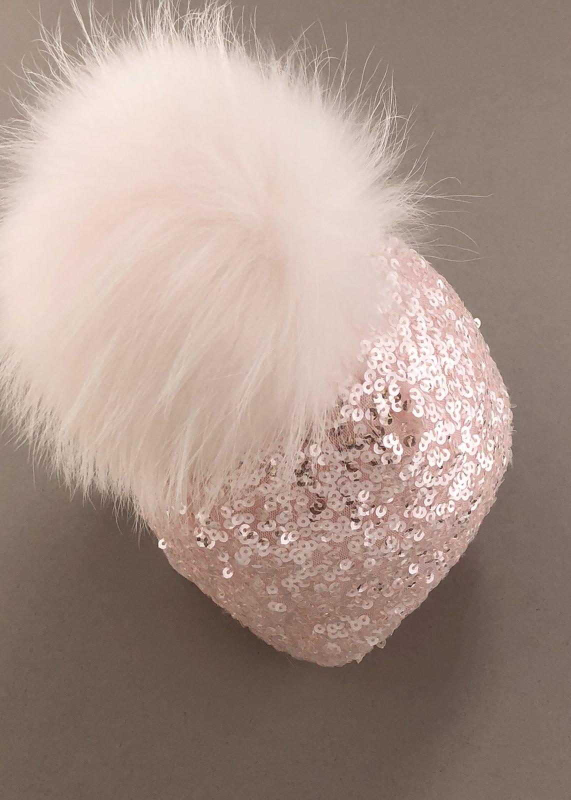 Головні убори і шарфи. Шапка для дівчинки з помпоном 110125-1256