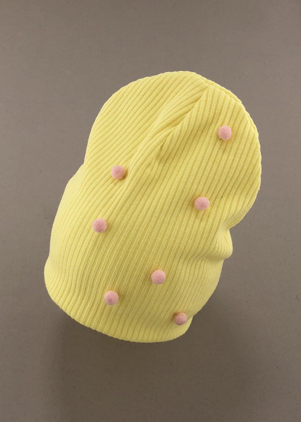 Головні убори і шарфи. Шапка в рубчик для дівчинки з помпонами жовтий 2809-1403