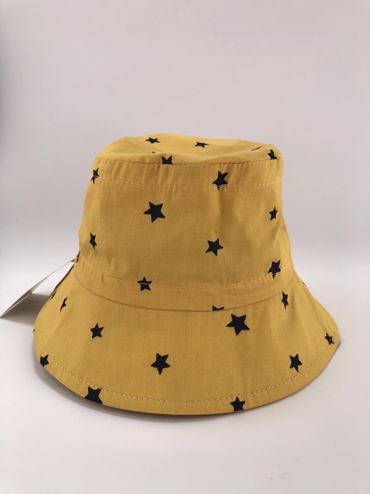 Головні убори і шарфи. Панама для хлопчика зірки на жовтому 3003-1649