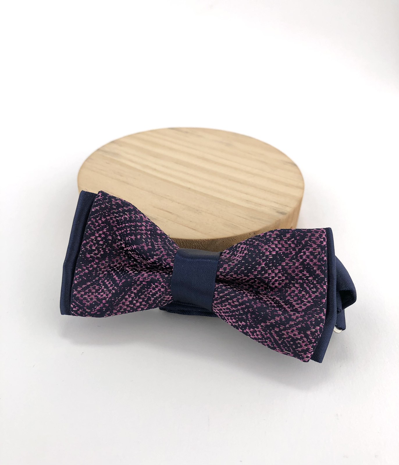 Ремені і краватки. Метелик