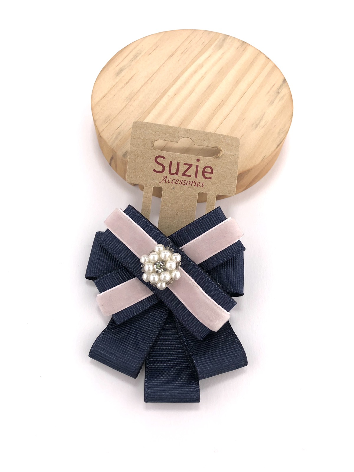 Брошка світлий