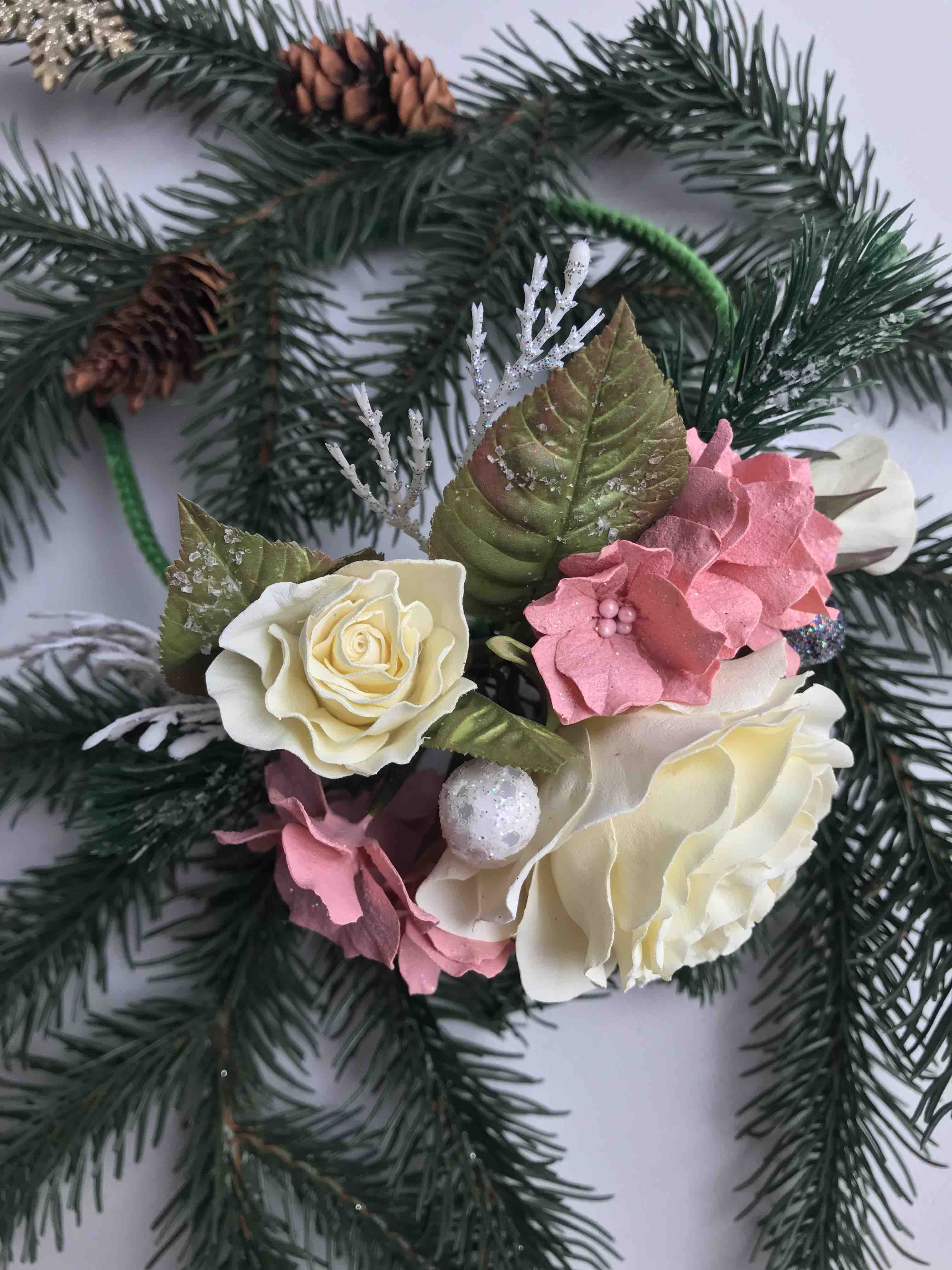 Обруч "Новорічна троянда" біла 10-205