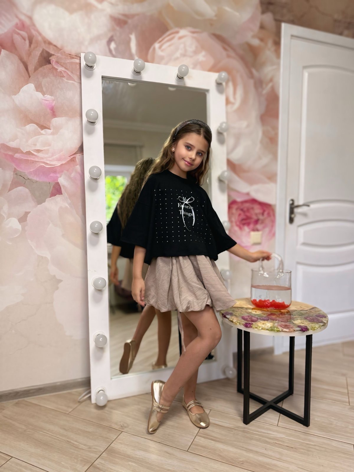 Футболка для дівчинки чорна 180625-1139