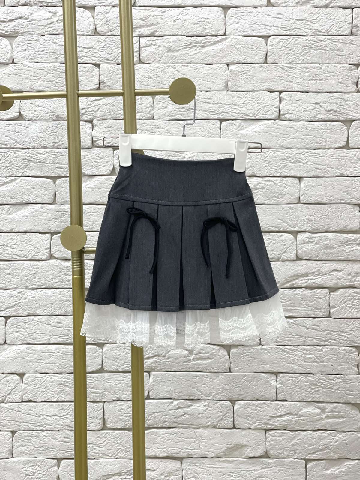 Спідниця для дівчинки з мереживом сірий 10137