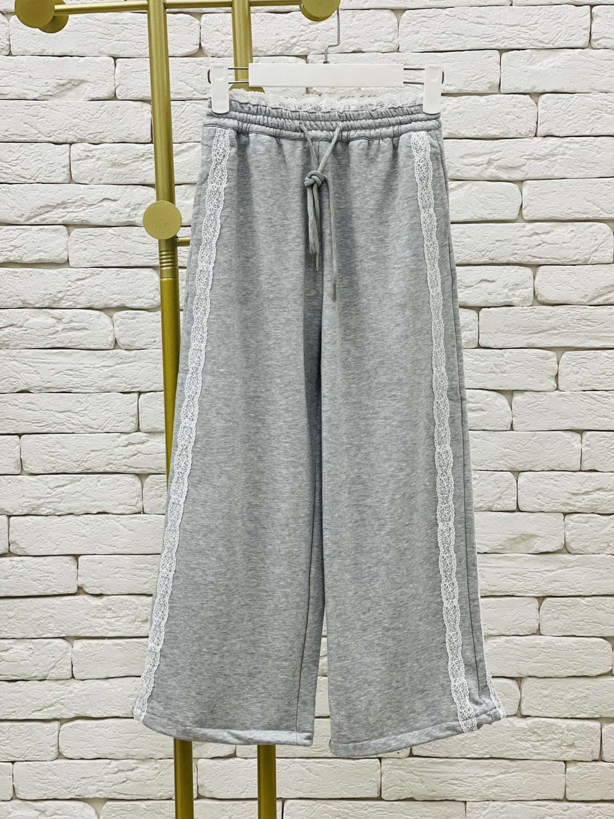 Штани для дівчинки з мереживом сірий 18104