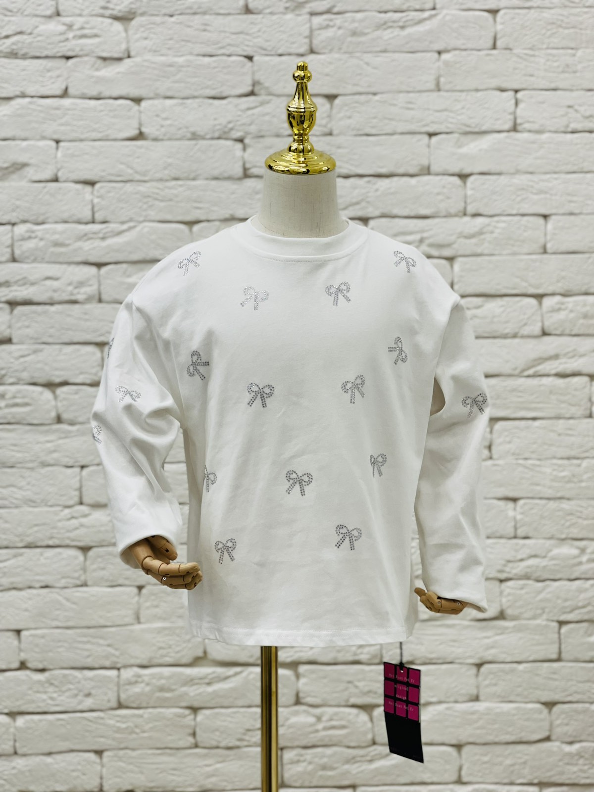 Пуловер для дівчинки з бантиками білий 5879