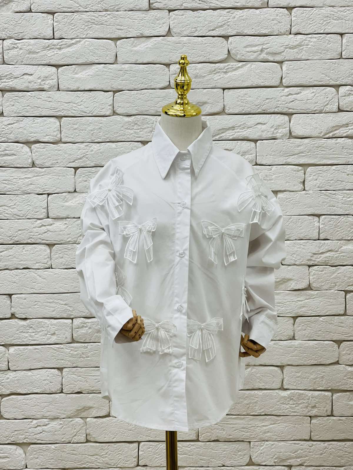 Сорочка для дівчинки з бантиками біла C118