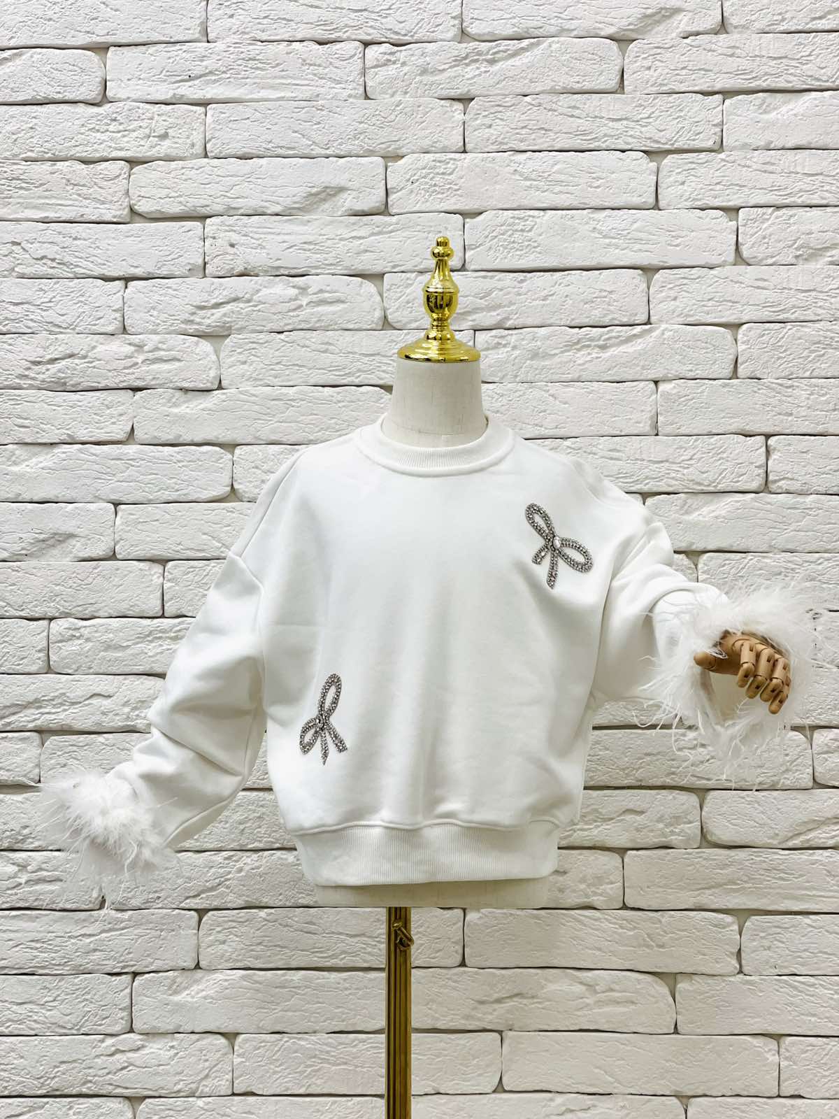 Пуловер для дівчинки молочний S11