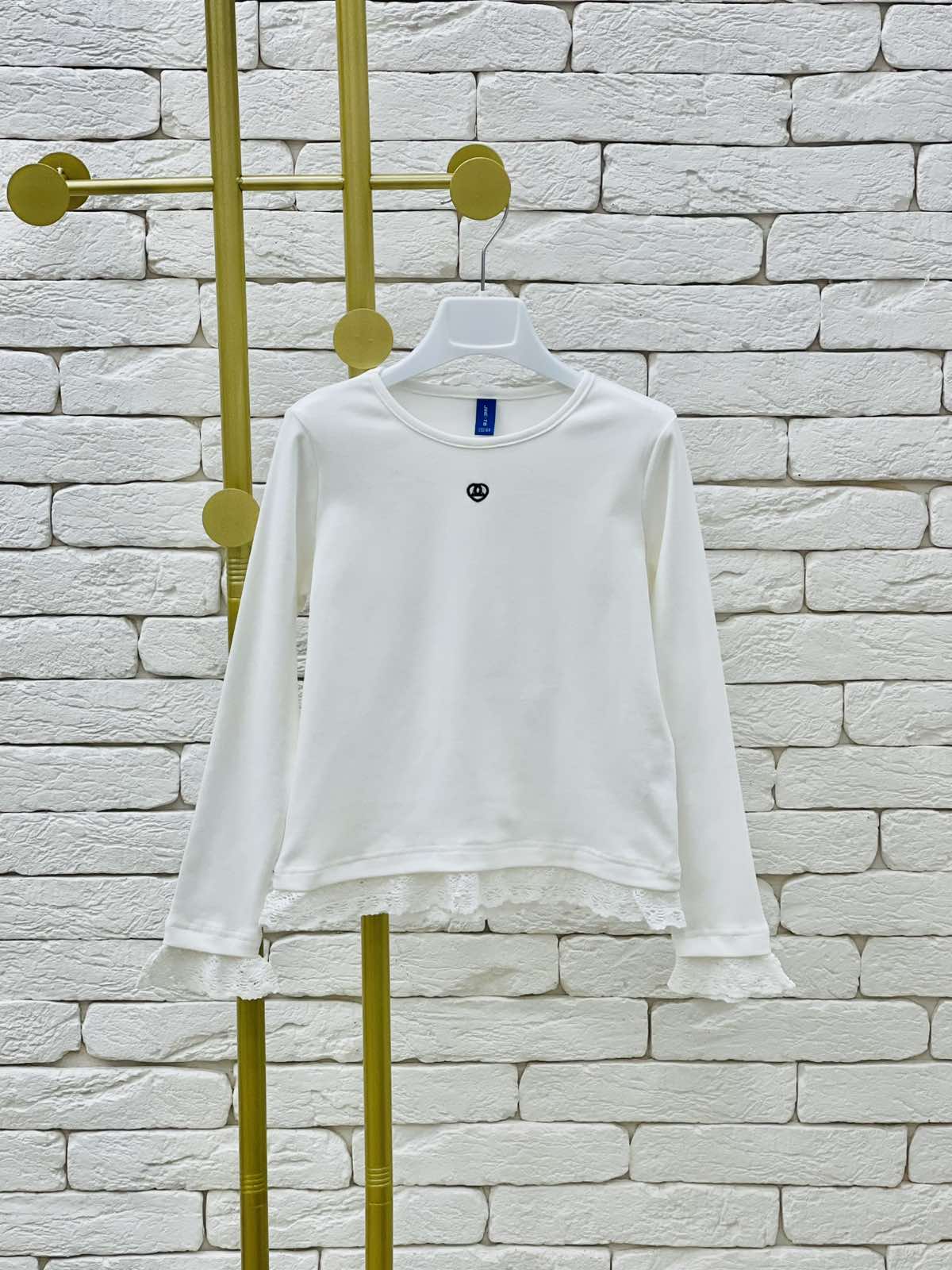 Лонгслів для дівчинки молочний D2907