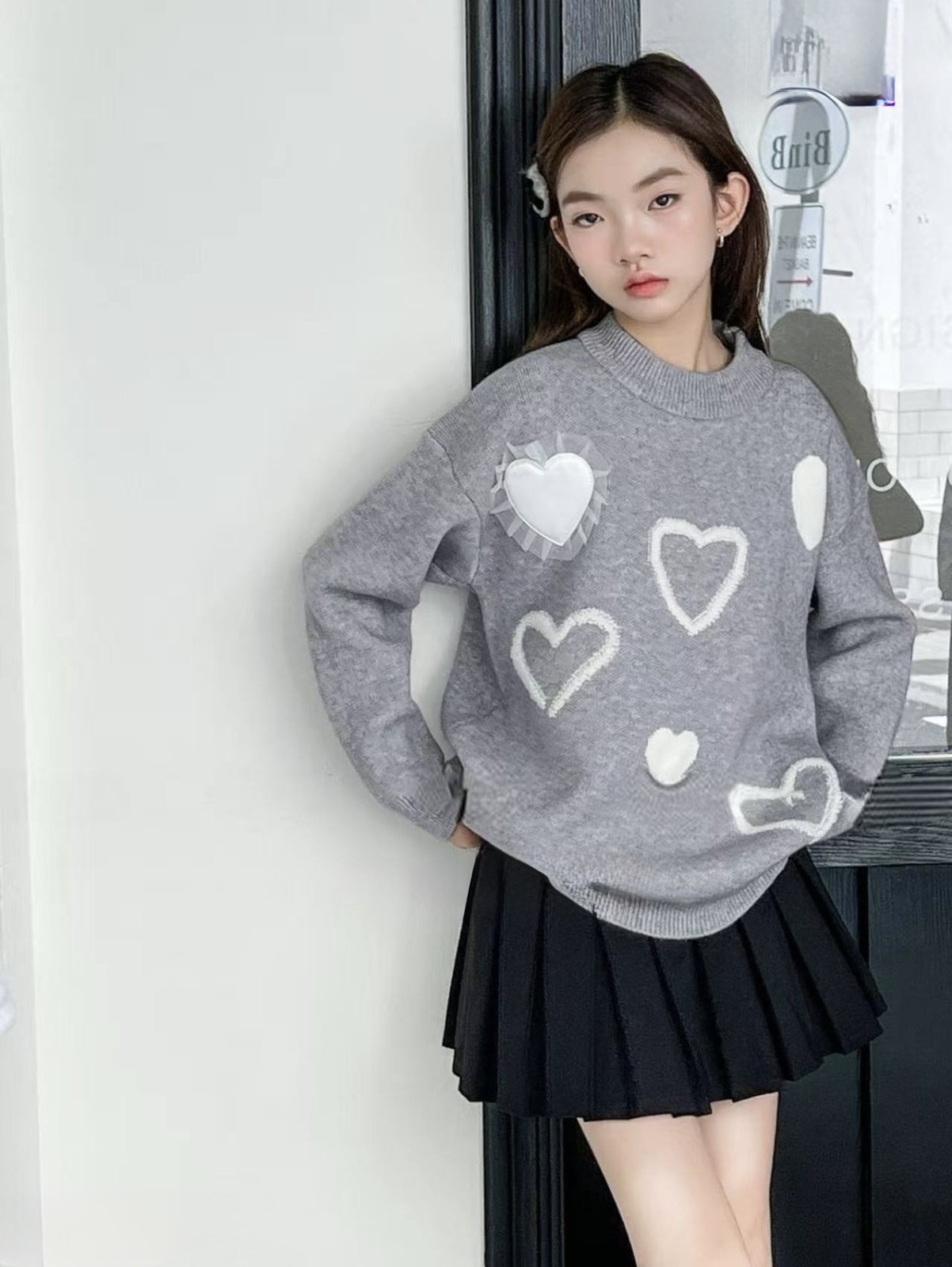 Светр сірий з серденьками для дівчинки 1748-0810