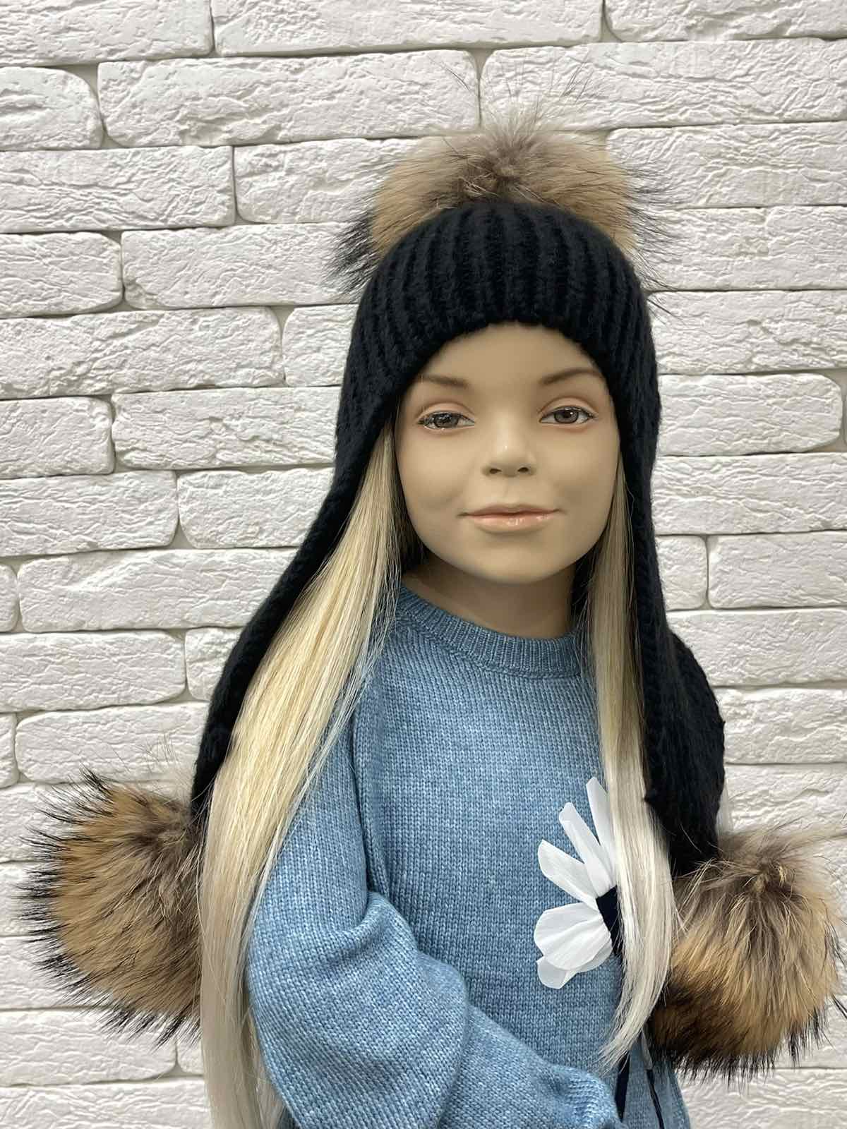 Шапка для дівчинки з помпонами чорний 24W138ПЕ-4