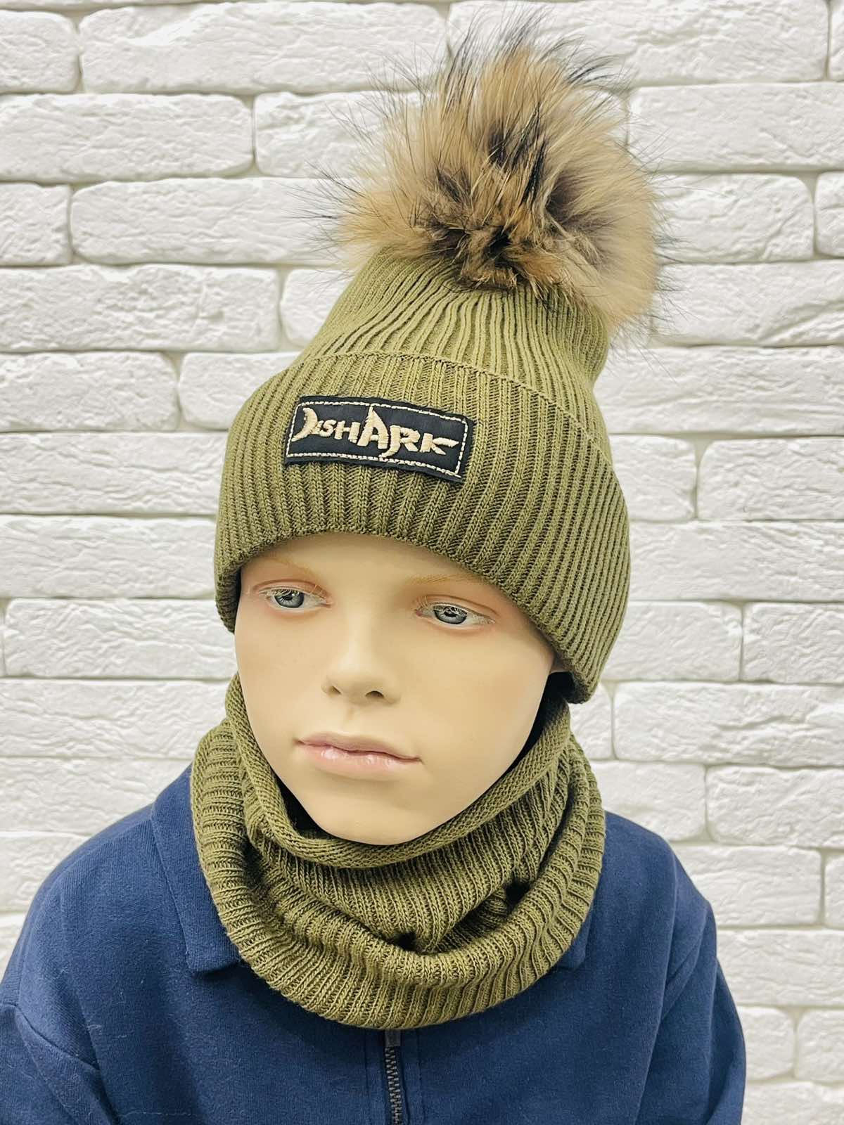 Комплект: шапка+хомут оливка для хлопчика 24WP127-2