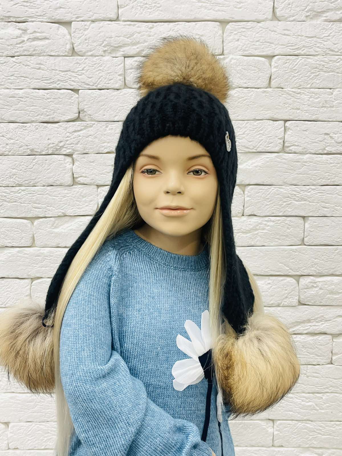 Шапка для дівчинки з помпонами чорний 25W78ПЕ-3