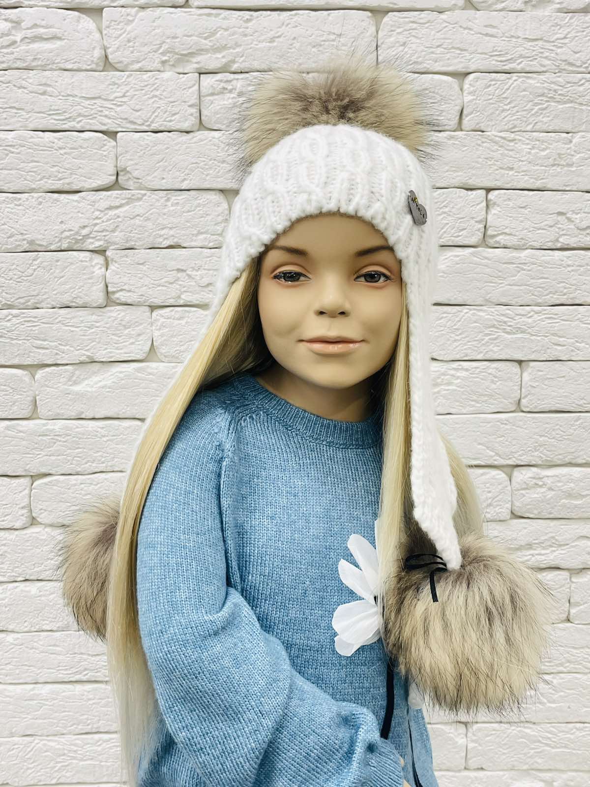 Шапка для дівчинки з помпонами молочний 25W78ПЕ