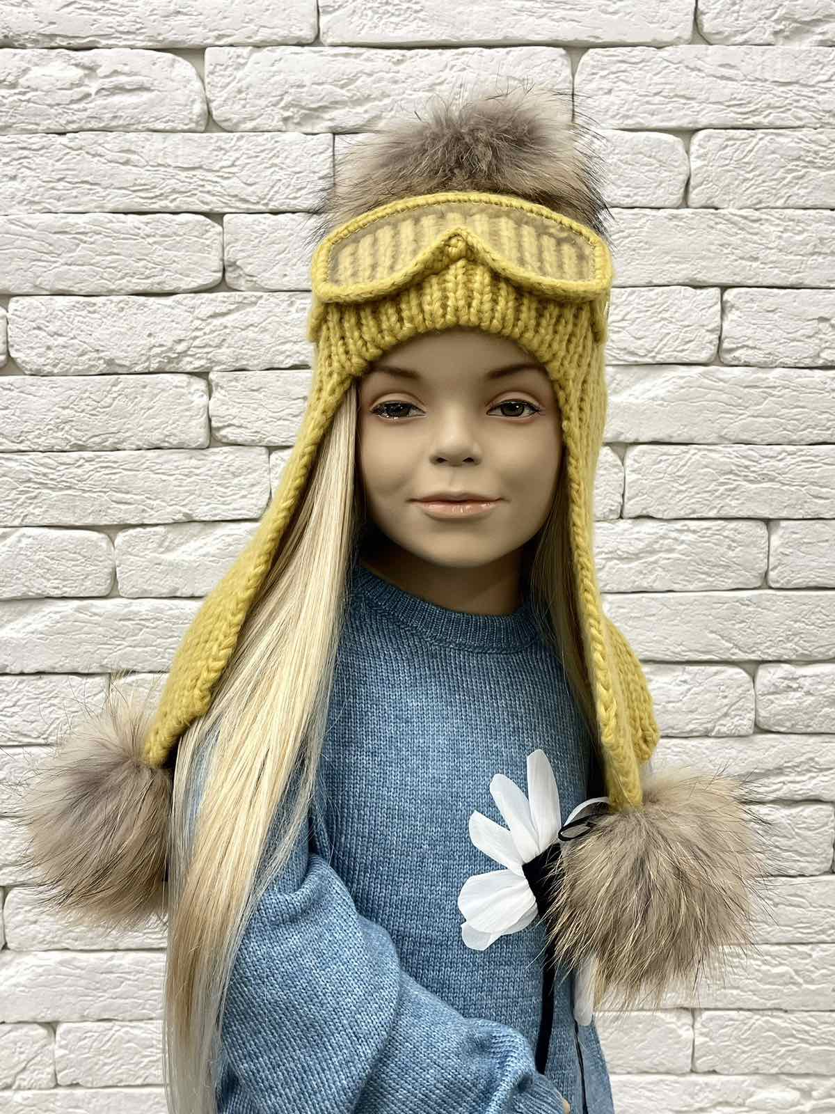 Шапка дівчинки з помпонами та окулярами гірчичний 25WI109ПЕ-2