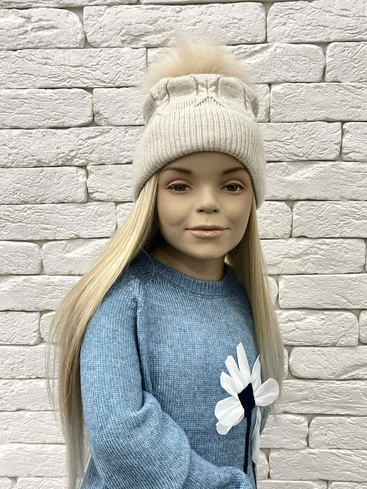 Шапка для дівчинки з помпоном св.беж 25WI18ПЕ-3