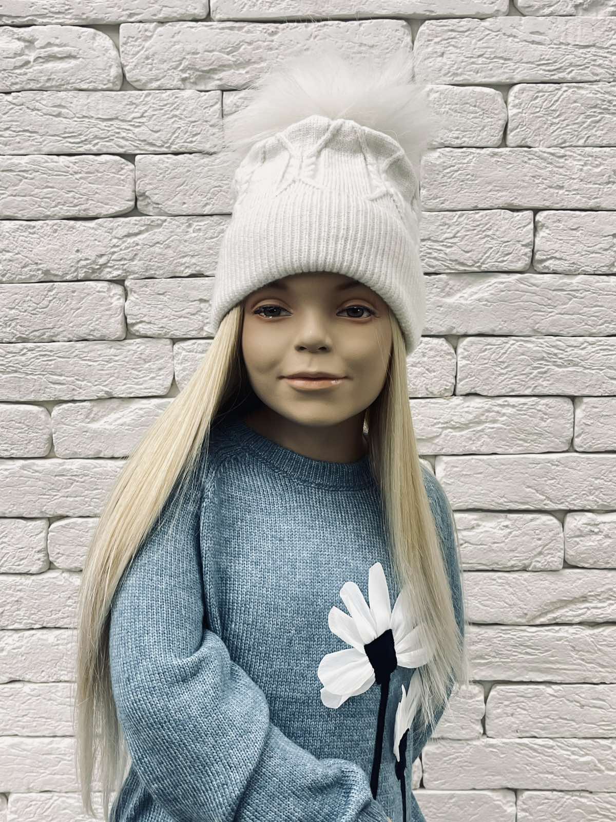 Шапка для дівчинки з помпоном молочний 25WI18ПЕ