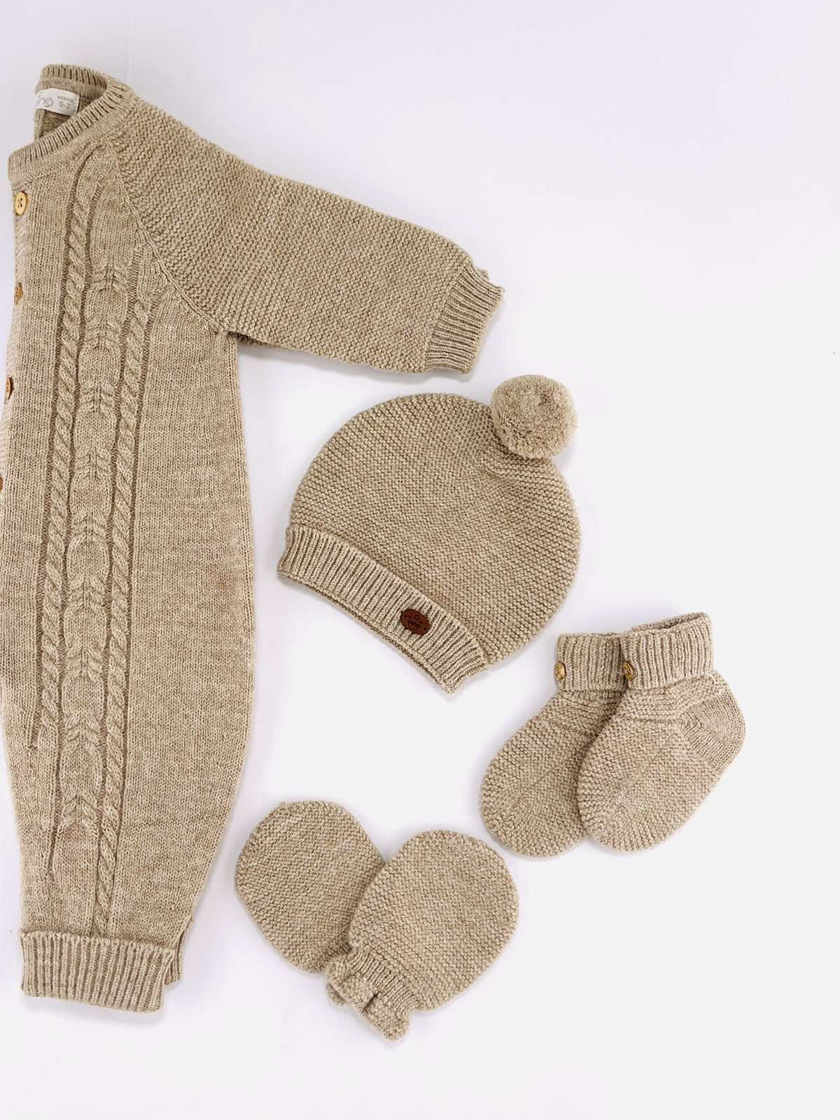 Подарунковий набір з 8 предметів для хлопчика тем.беж 3431