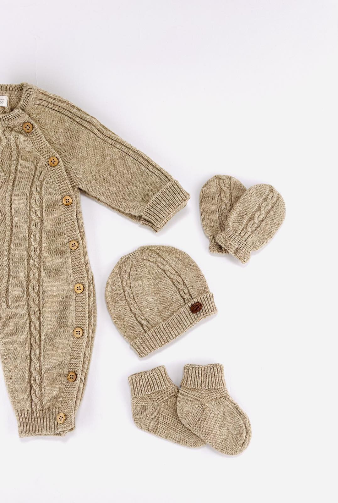 Подарунковий набір з 8 предметів для хлопчика тем.беж 3447