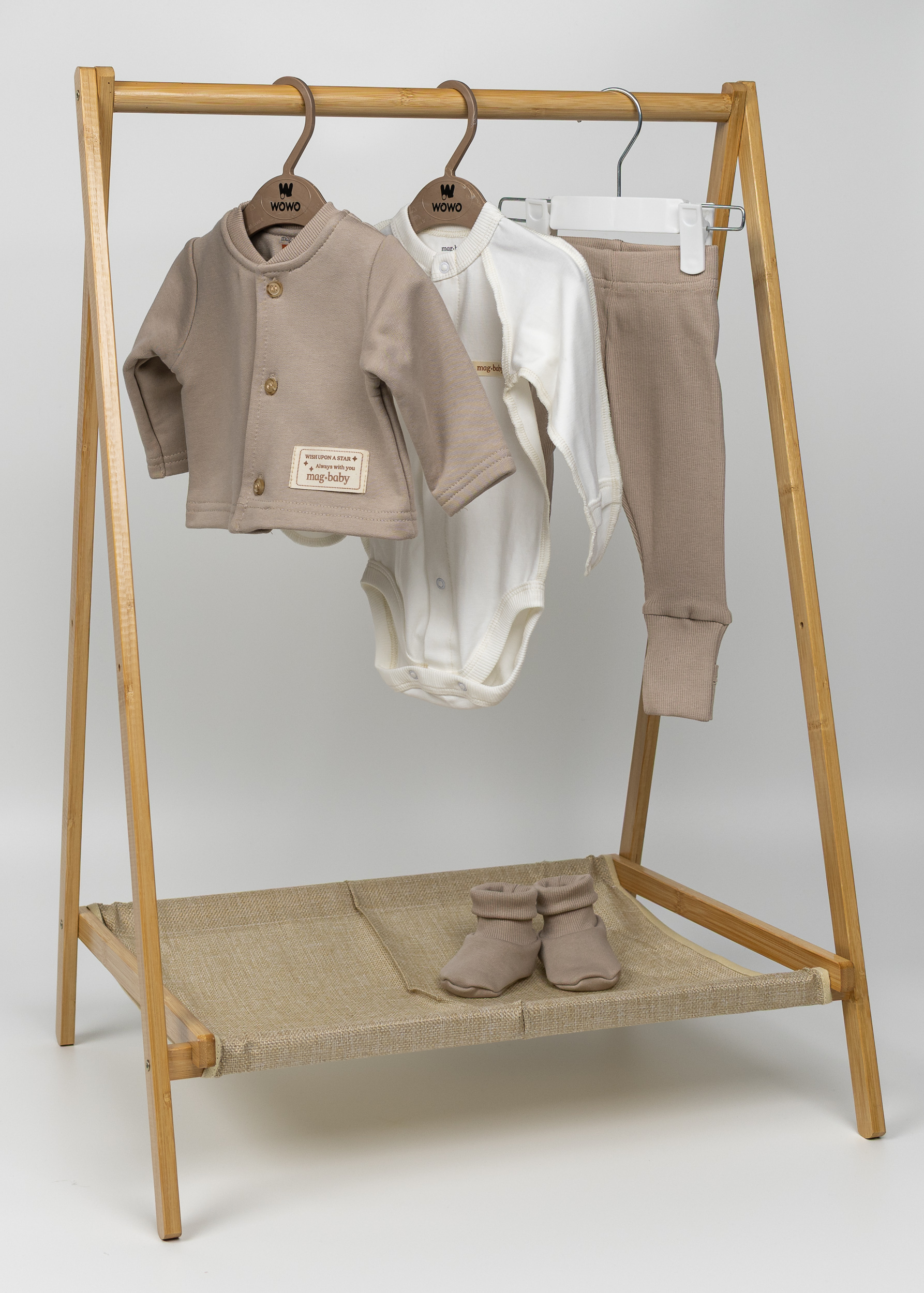 Комплект для немовля кофта, штанці, боді, пінетки бежевий 2702-1643