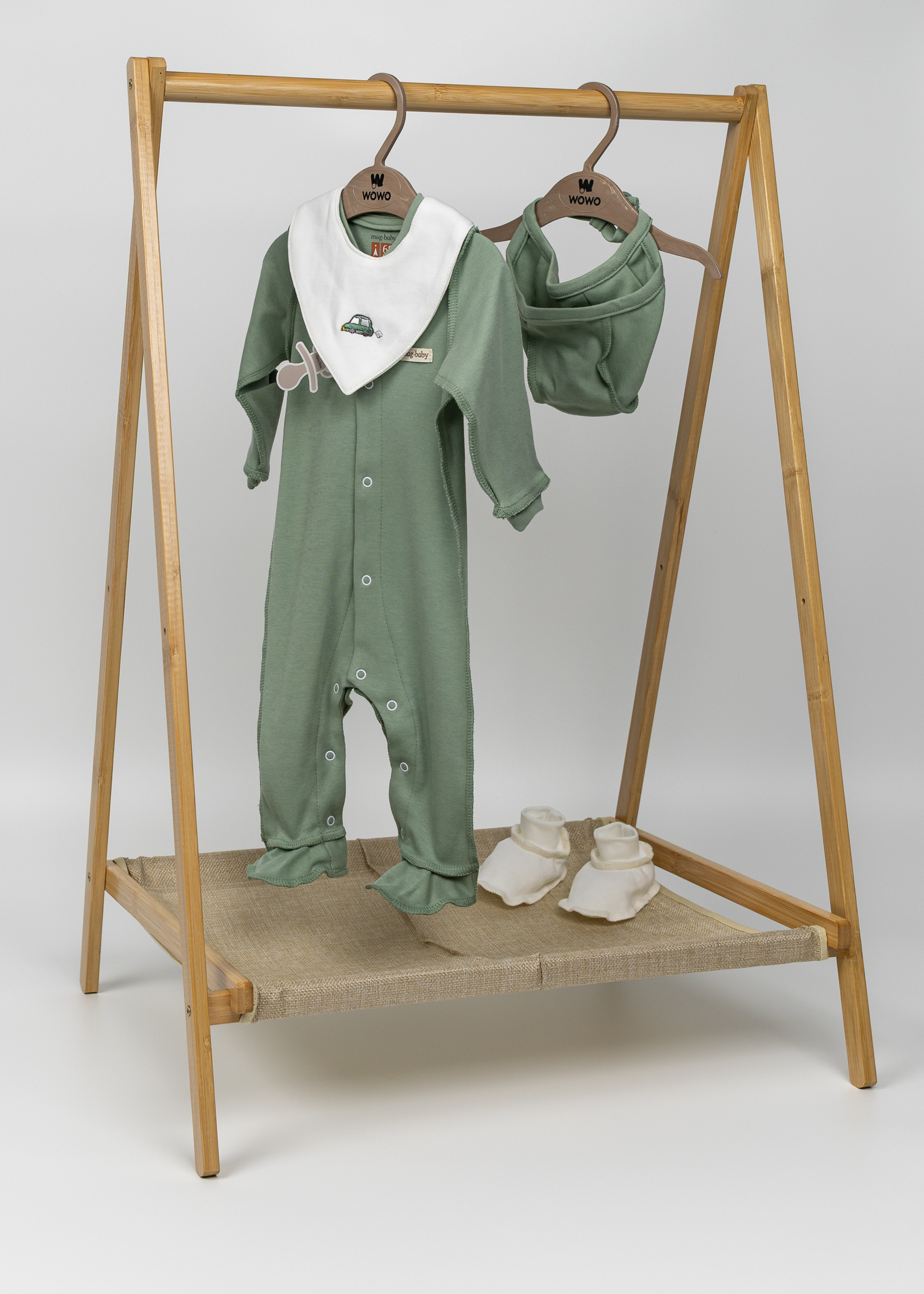 Комплект для немовля чоловічок, пінетки, чепчик, слинявчик лавровий 2802-1245